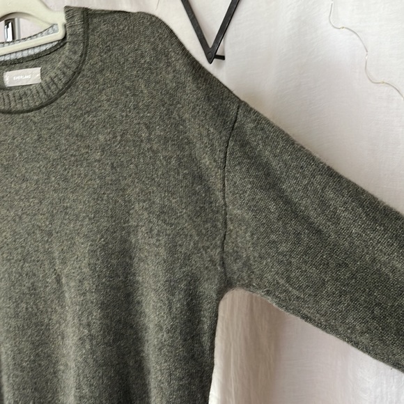 Everlane The Grade-A Cashmere Crew cashmere olive green crew sweater - Picture 7 of 9